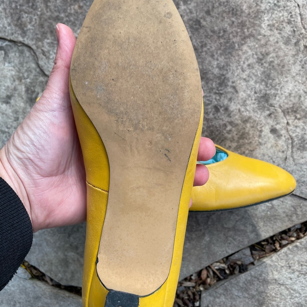 Vintage 60’s mustard yellow Pappagallo kitten heel pumps, size 7.5 - Picture 7 of 11